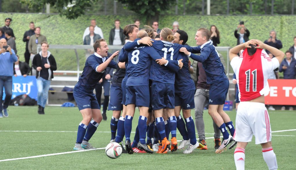Ajax 2 - Kon. HFC 2 - Voetbal in Haarlem