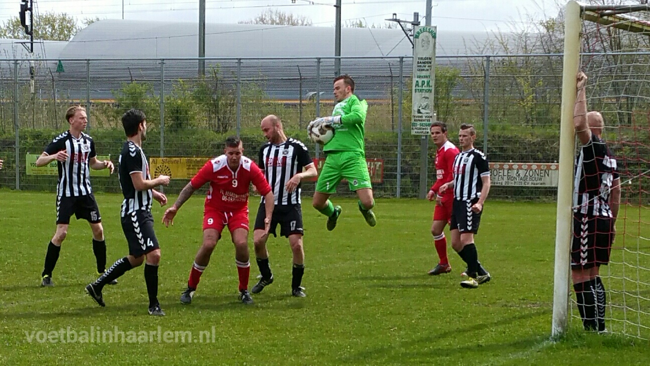 De Brug - IJmuiden - Voetbal in Haarlem