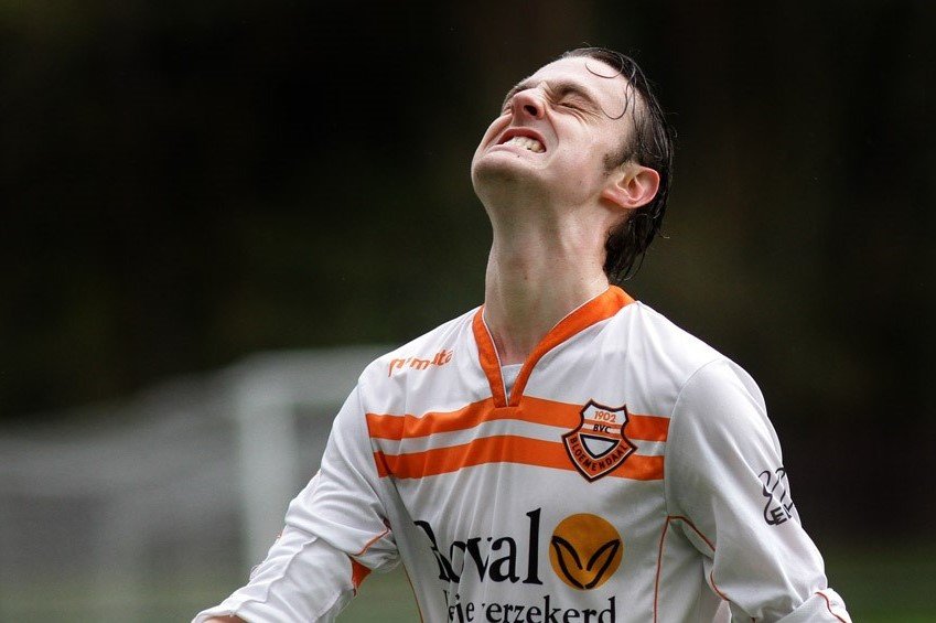 Floris-van-Dam-Voetbal-in-Haarlem