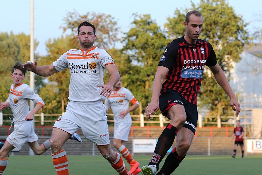 Rijs-Geldermans-EDO-Bloemendaal-Voetbal-in-Haarlem-4