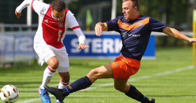 VVC-Ajax-Voetbal-in-Haarlem
