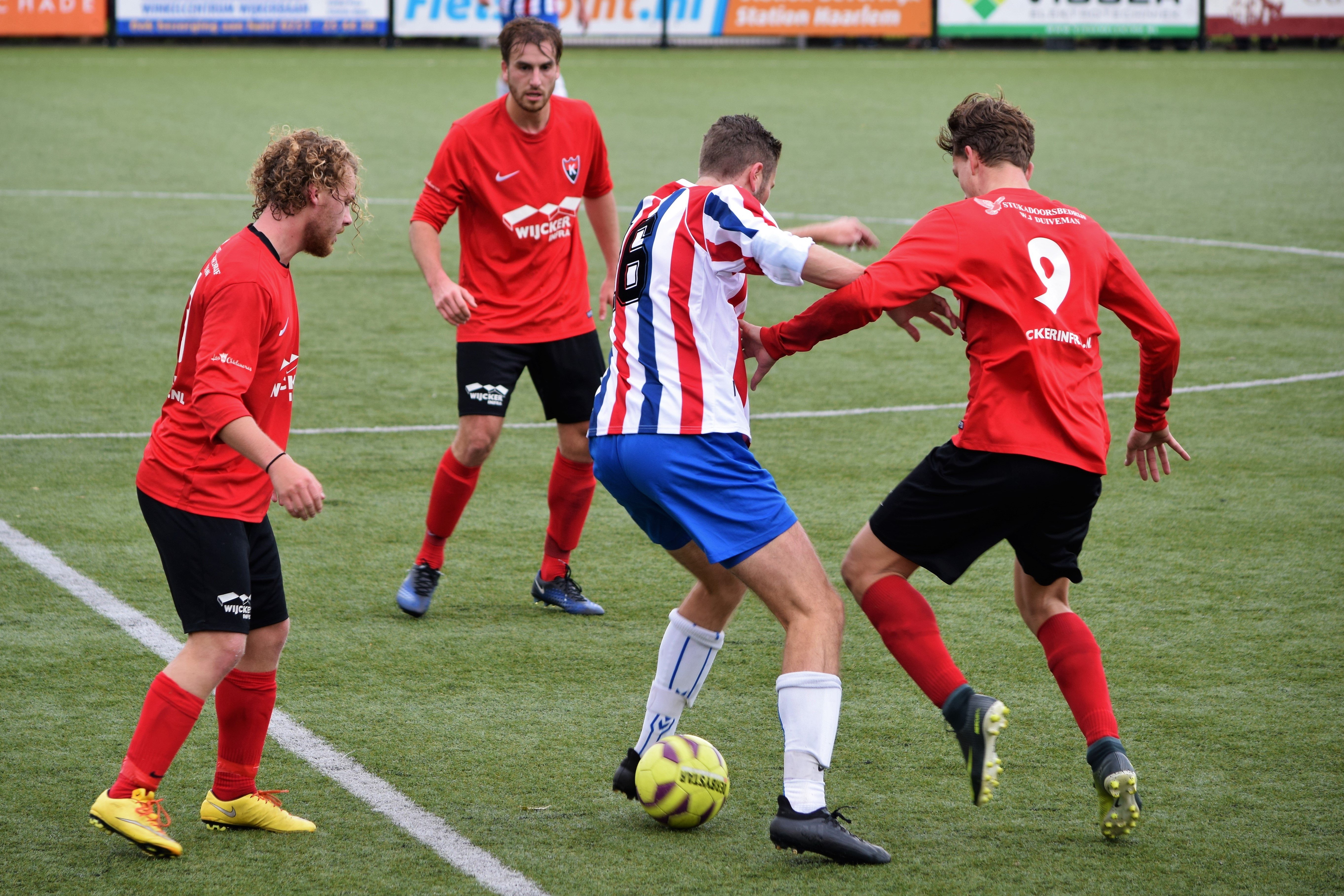 Kennemers-VVH-Velserbroek-Voetbal-in-Haarlem