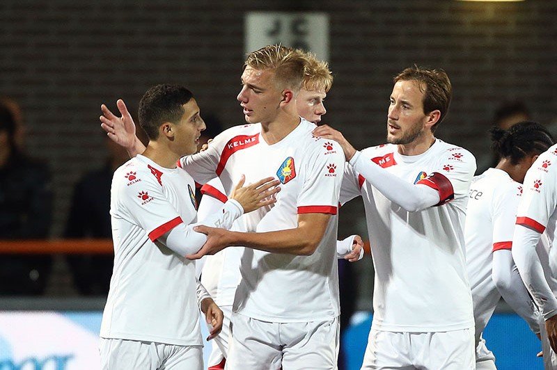 Volendam-Telstar-Voetbal-in-Haarlem (2)