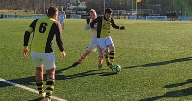 Bloemendaal-Schoten-Voetbal-in-Haarlem