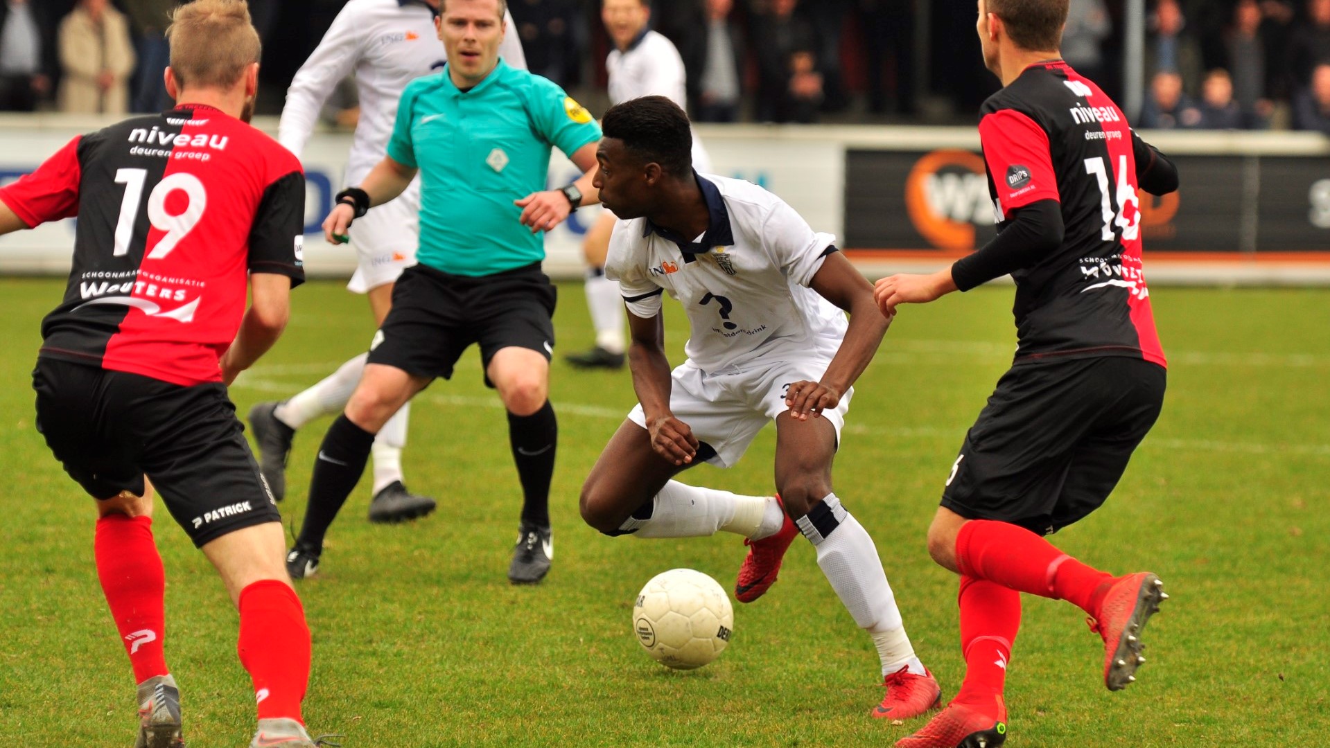 De-Treffers-Koninklijke-HFC-Voetbal-in-Haarlem (1)