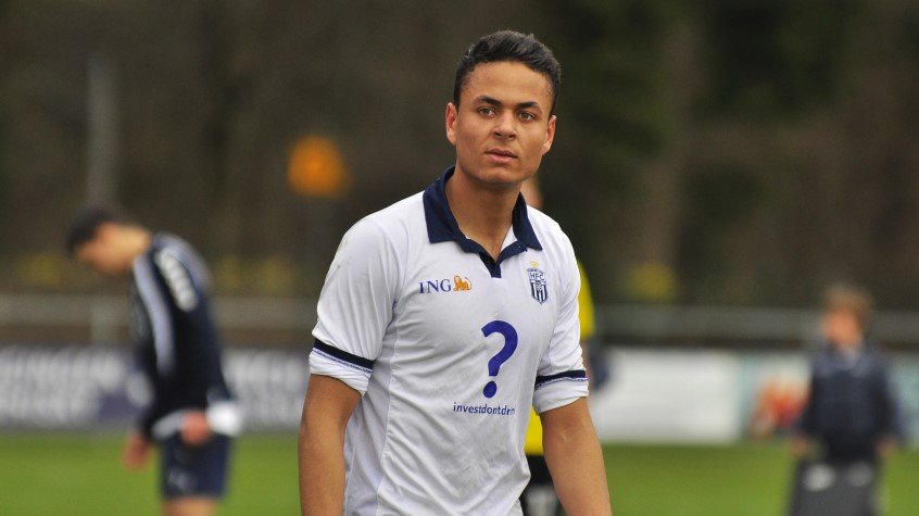 Ilias-Bronkhorst-Voetbal-in-Haarlem (2)