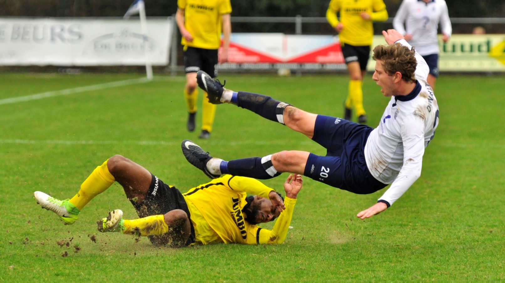 Koninklijke-HFC-Lienden-Voetbal-in-Haarlem (5)