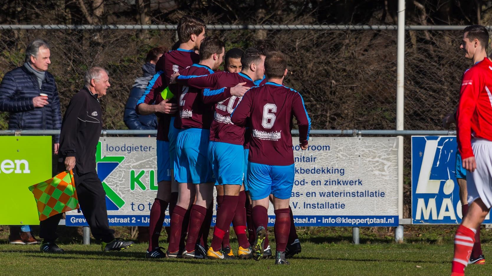Overbos-Voetbal-in-Haarlem