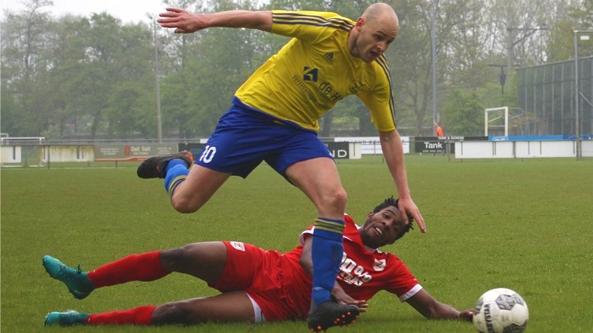 Velsen-Zeeburgia-Voetbal-in-Haarlem