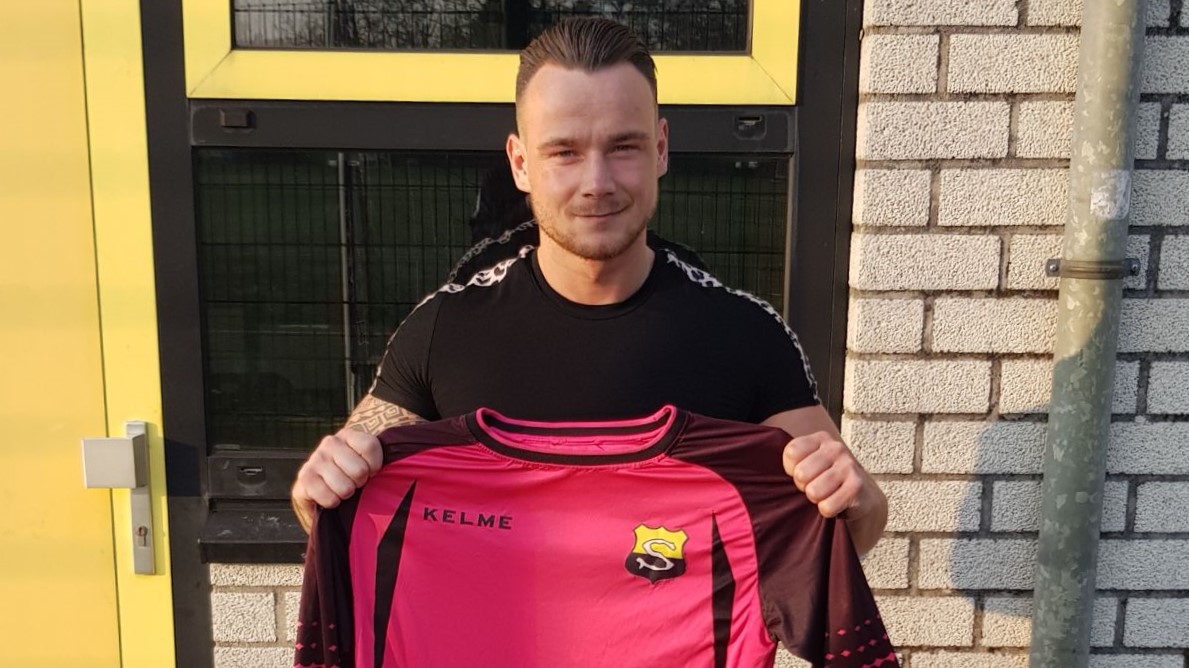 Thijs-Hofman-Voetbal-in-Haarlem