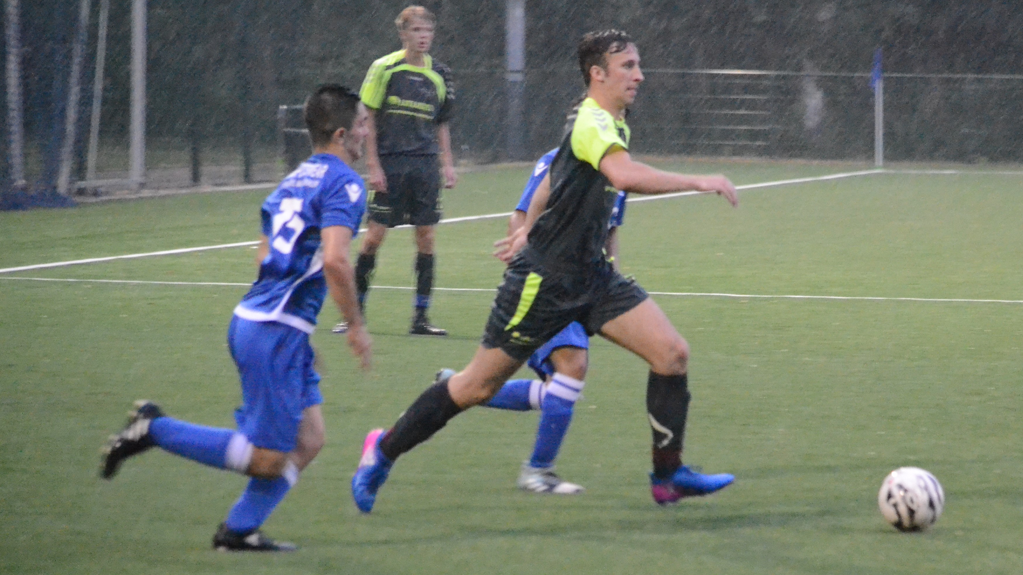 UnitedDAVO-Stormvogels-Voetbal-in-Haarlem