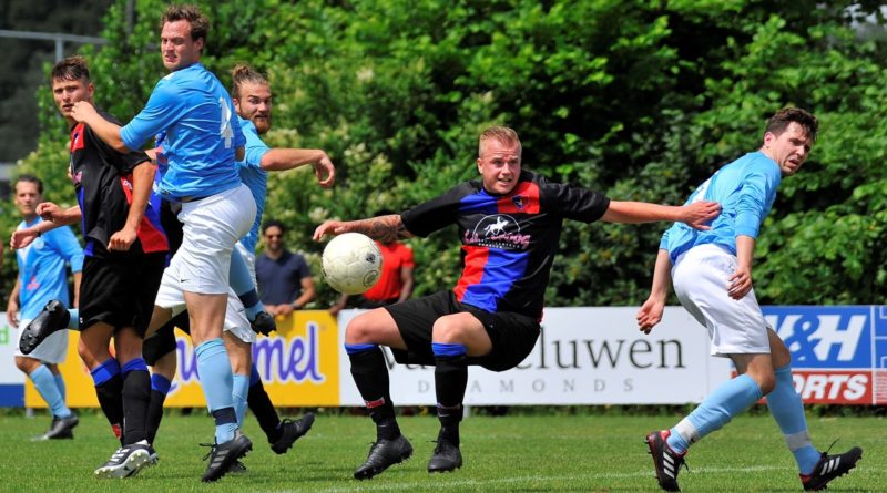 NFC-Zwanenburg-Voetbal-in-Haarlem