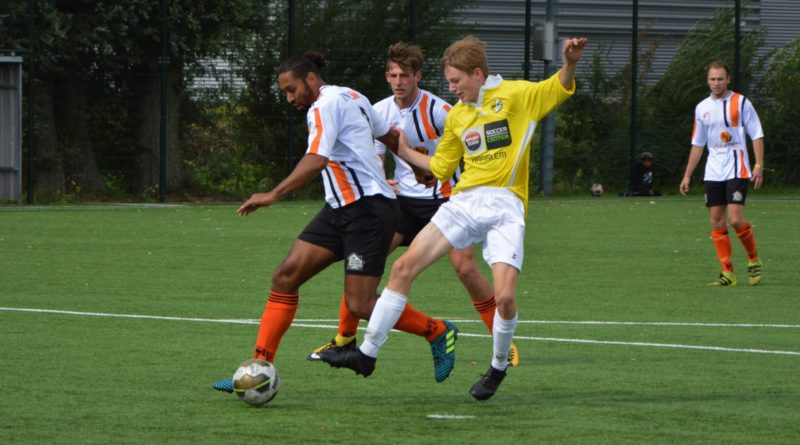 Geel-Wit-HBC-MidWest-Cup-Voetbal-in-Haarlem (27)