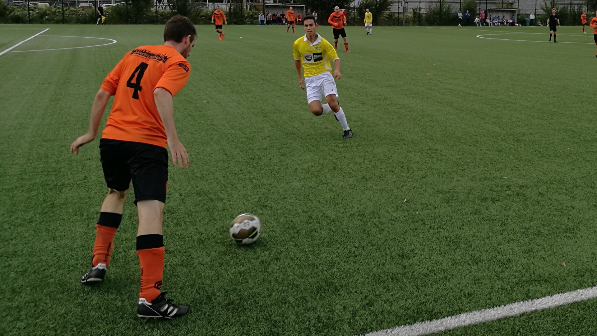 Geel-Wit-Vogelenzang-MidWest-Cup-Voetbal-in-Haarlem.jpg