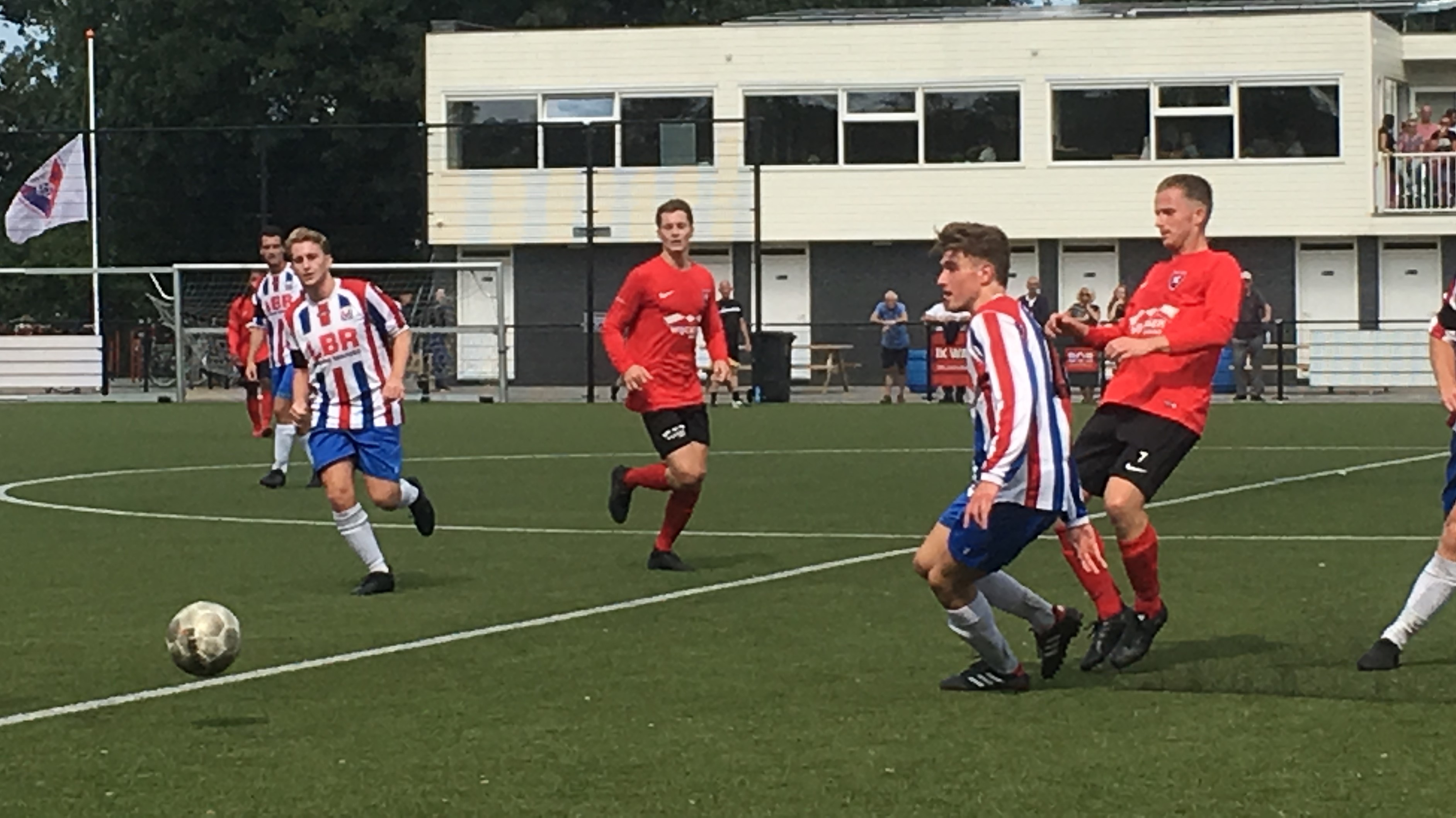 VVH-Velserbroek-De-Kennemers-Voetbal-in-Haarlem