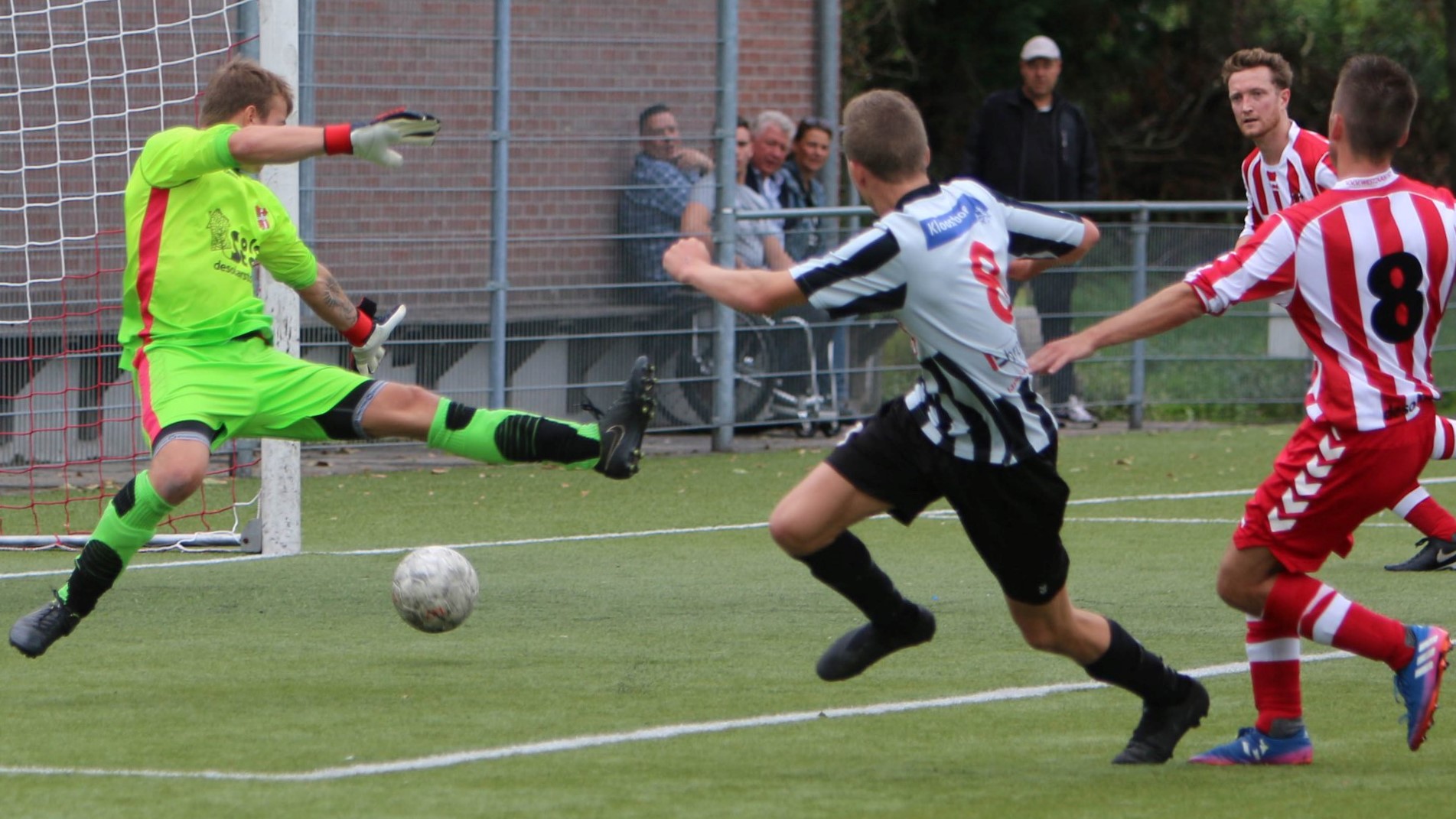 Westzaan-IJmuiden-Voetbal-in-Haarlem