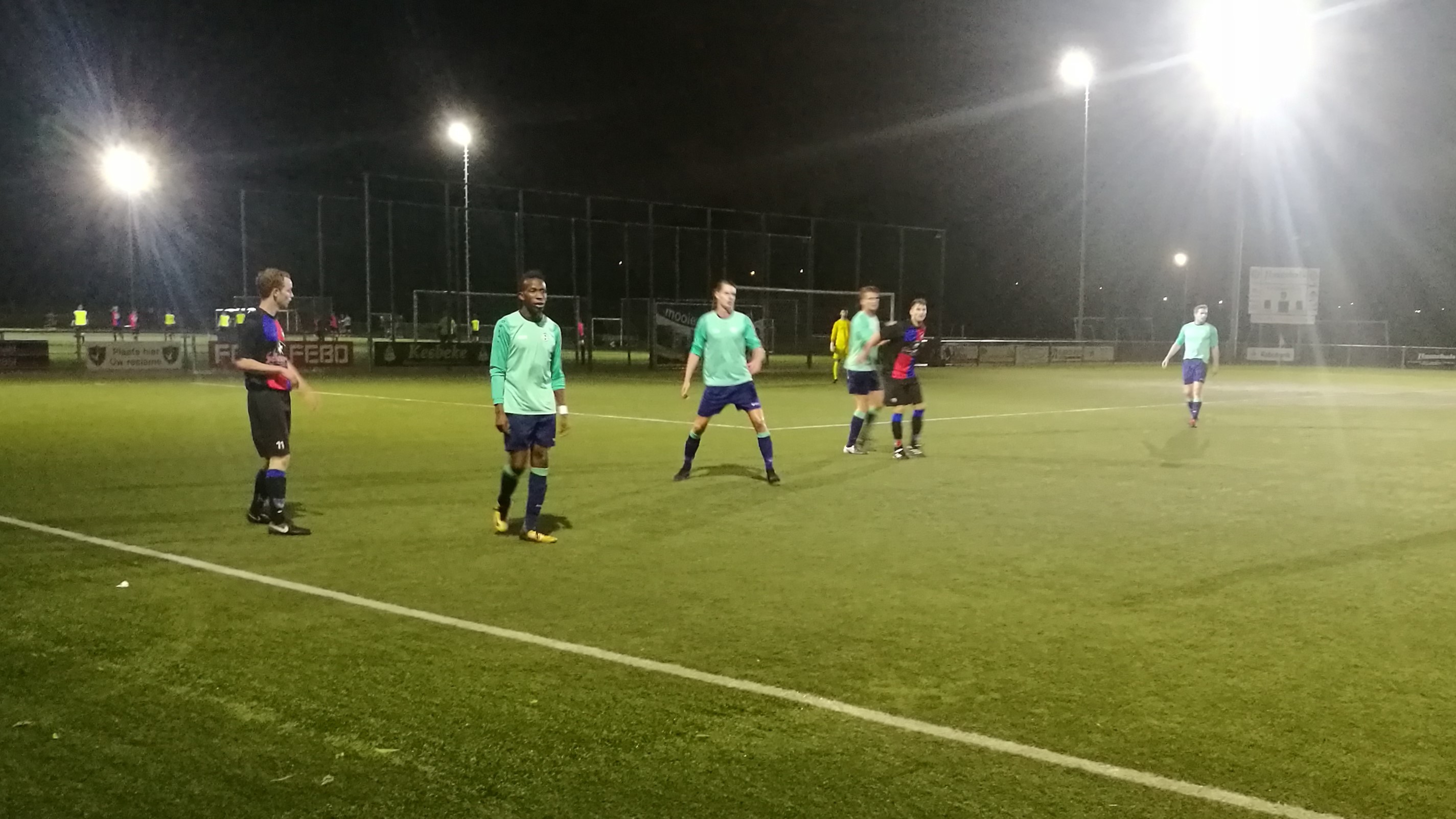 Zwanenburg-Overbos-Voetbal-in-Haarlem