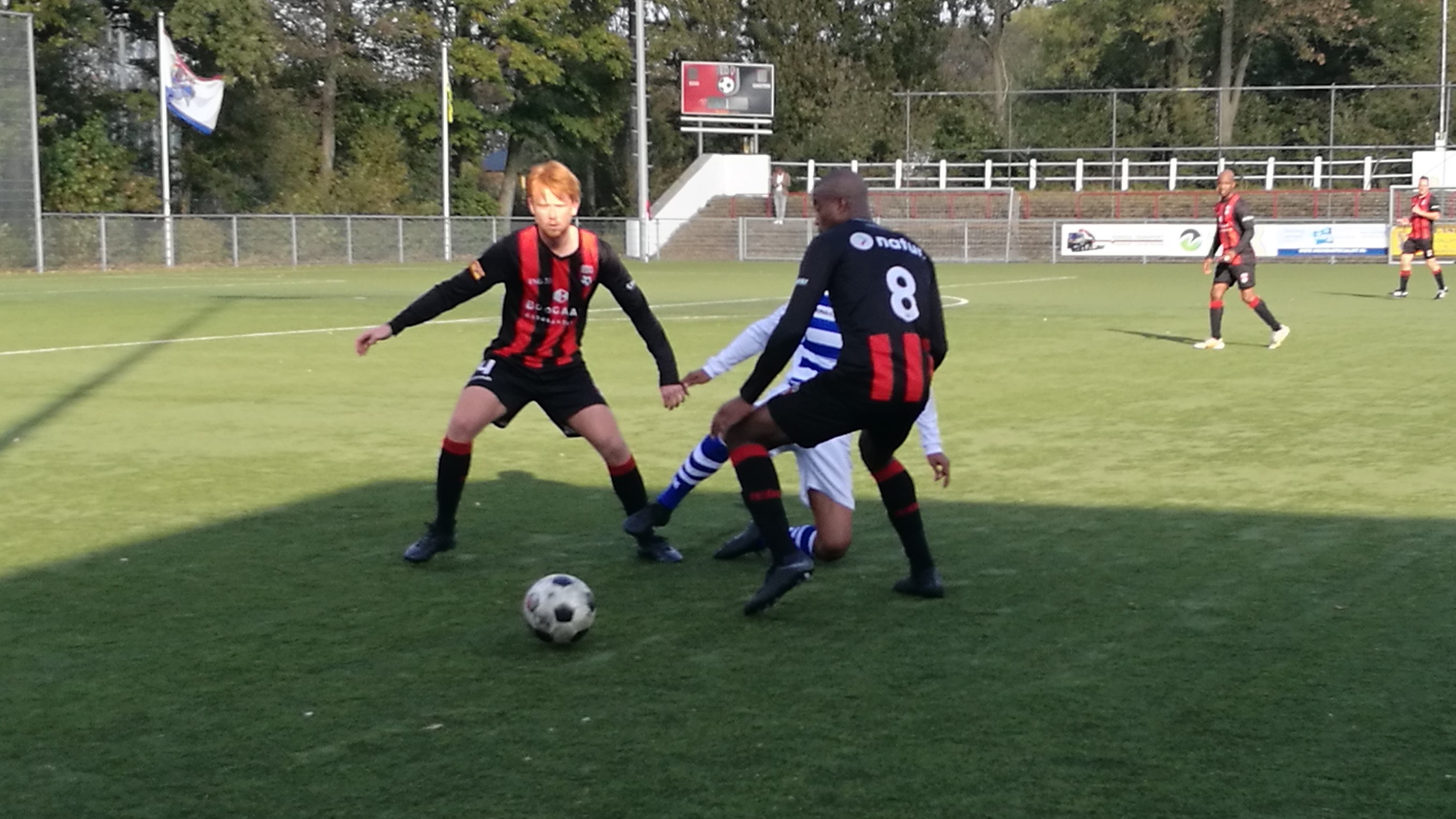 EDO-Blauw-Wit-Beursbengels-Voetbal-in-Haarlem