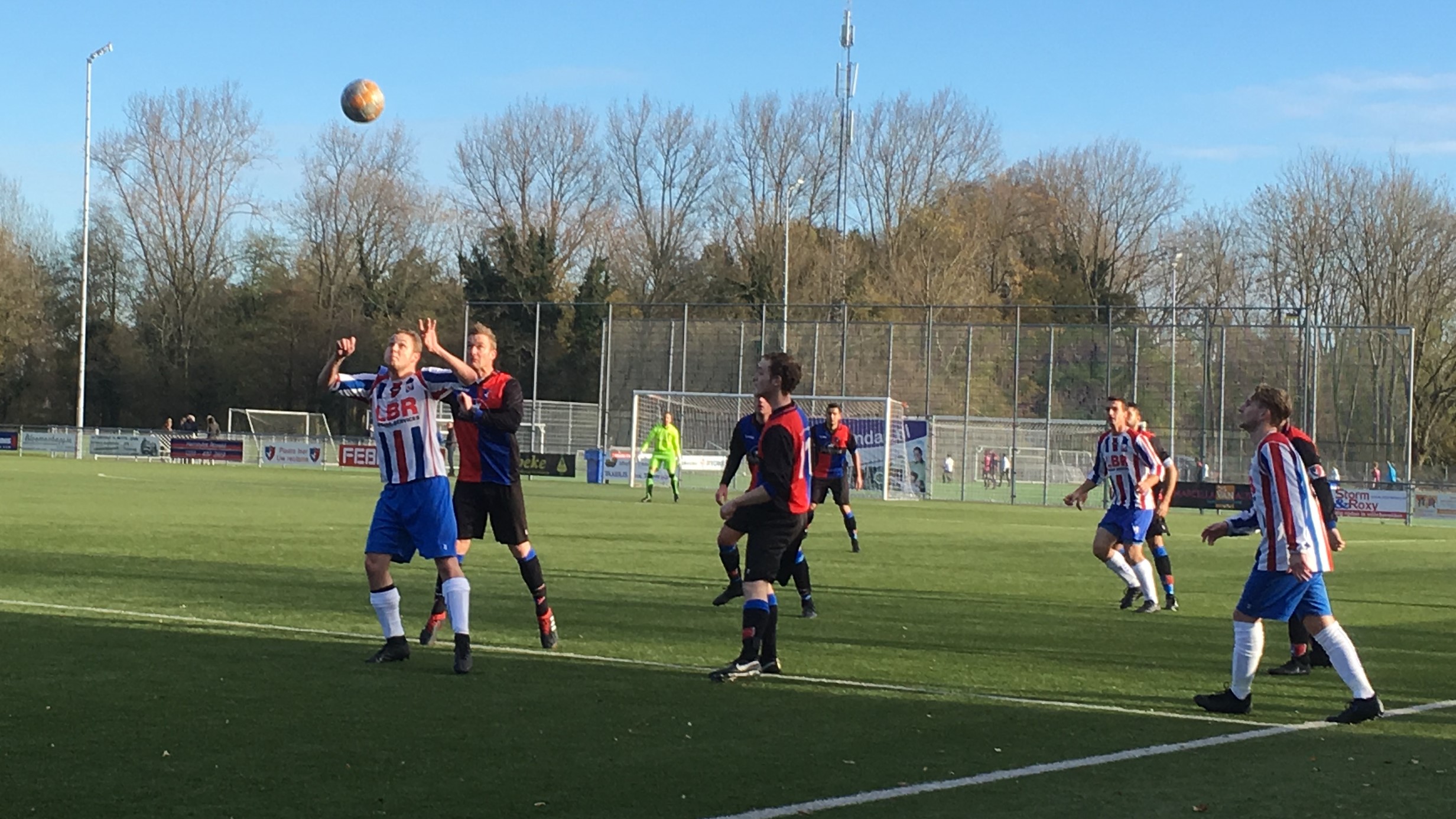 Zwanenburg-VVH-Velserbroek-Voetbal-in-Haarlem