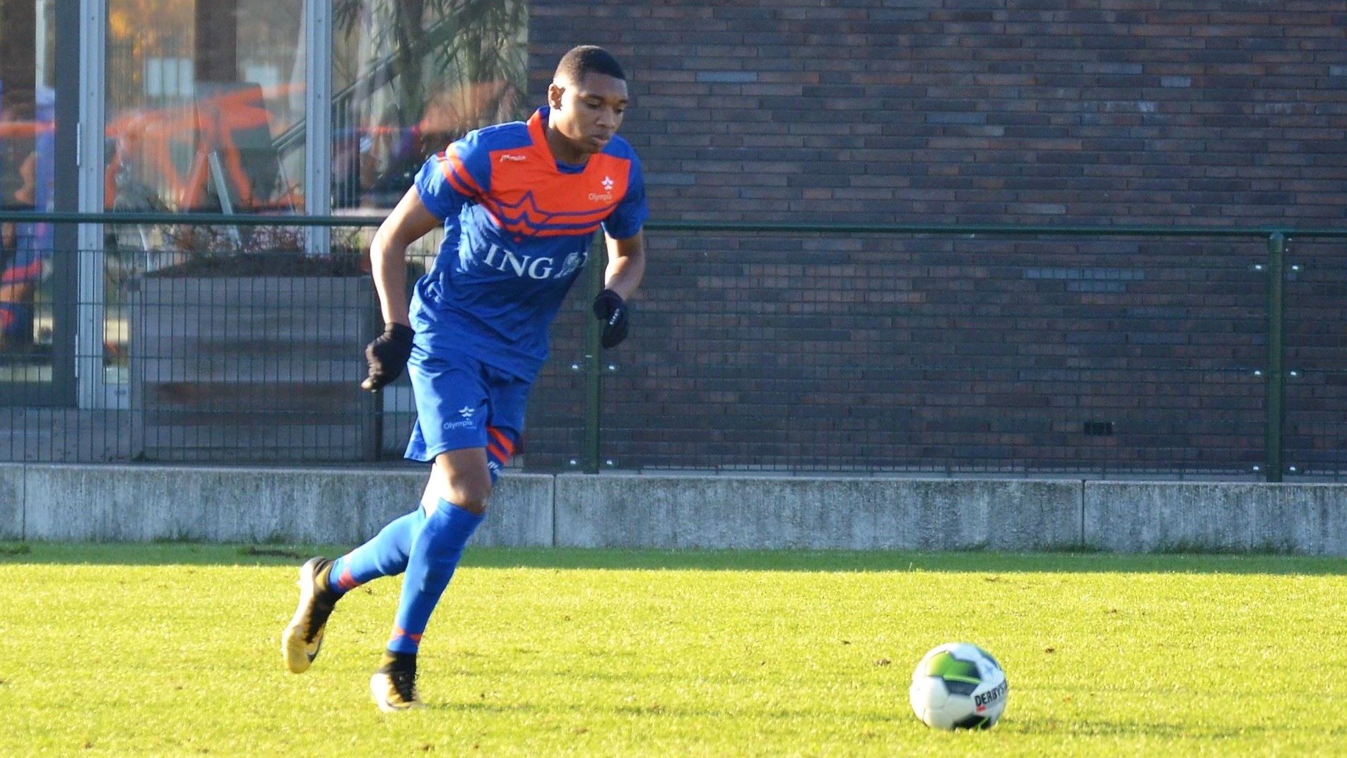 Janyro-Purperhart-Olympia-Haarlem-Voetbal-in-Haarlem