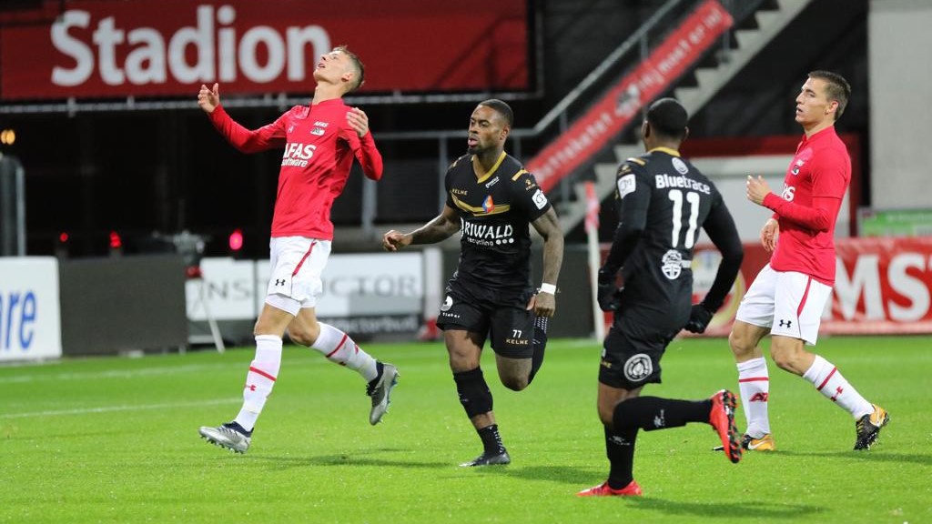 Jong-AZ-Telstar-Voetbal-in-Haarlem