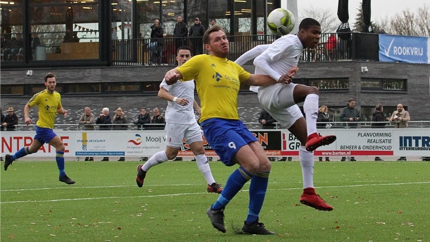 Zeeburgia-Velsen-Voetbal-in-Haarlem