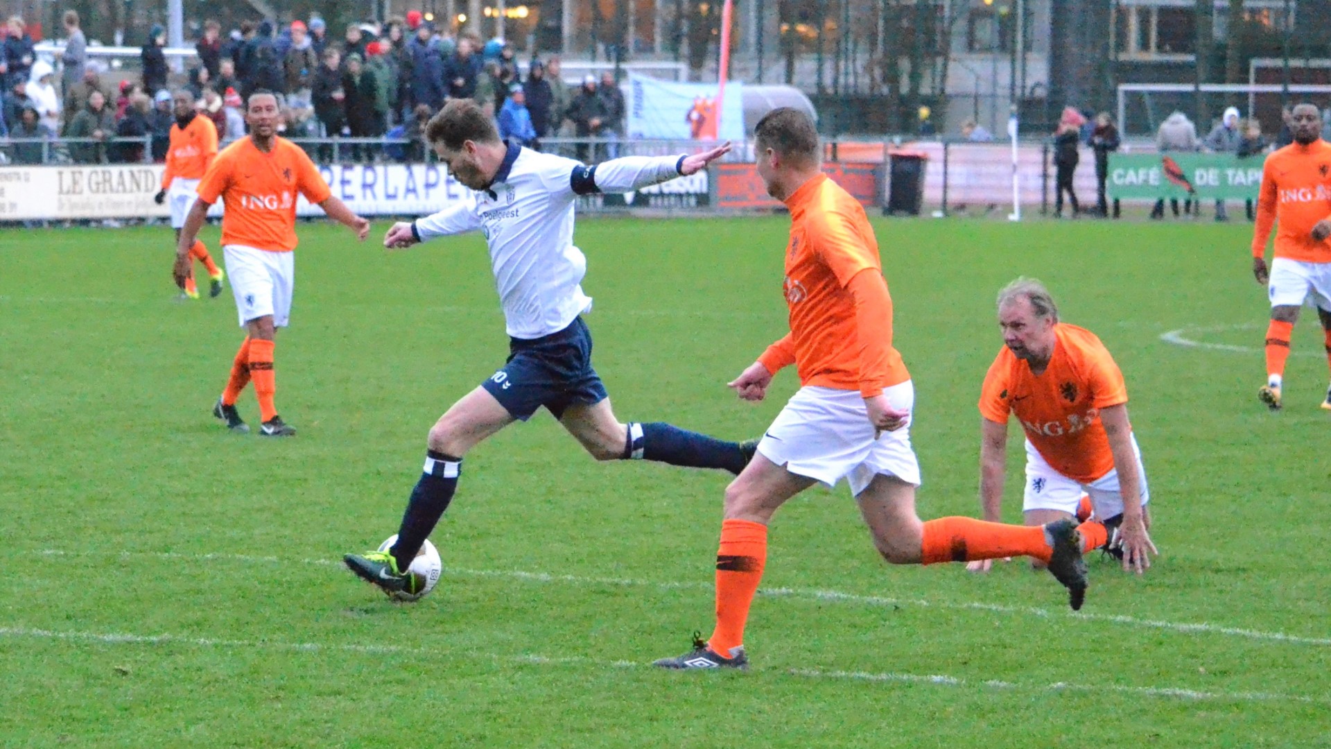 Koninklijke-HFC-Ex-Internationals-KNVB-Voetbal-in-Haarlem