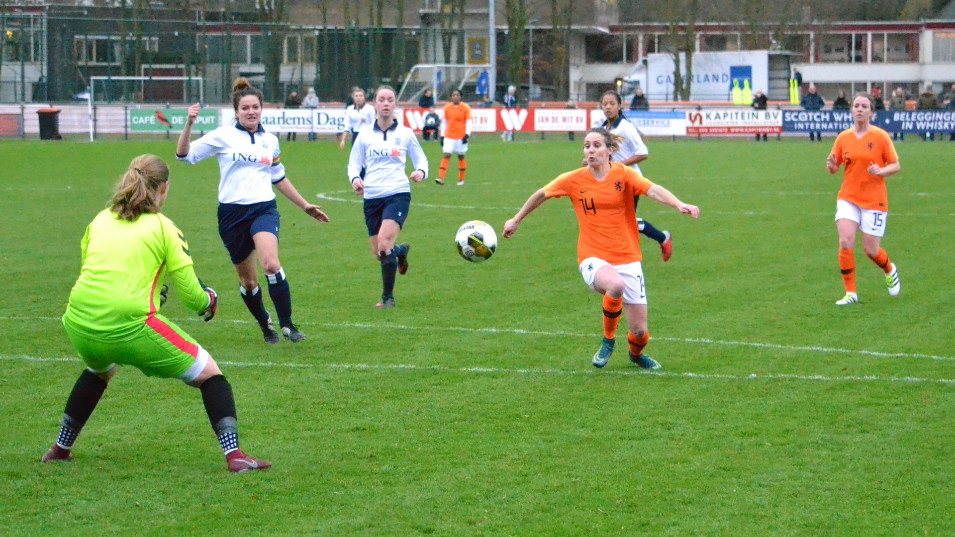 Koninklijke-HFC-Ex-KNVB-Leeuwinnen-Voetbal-in-Haarlem