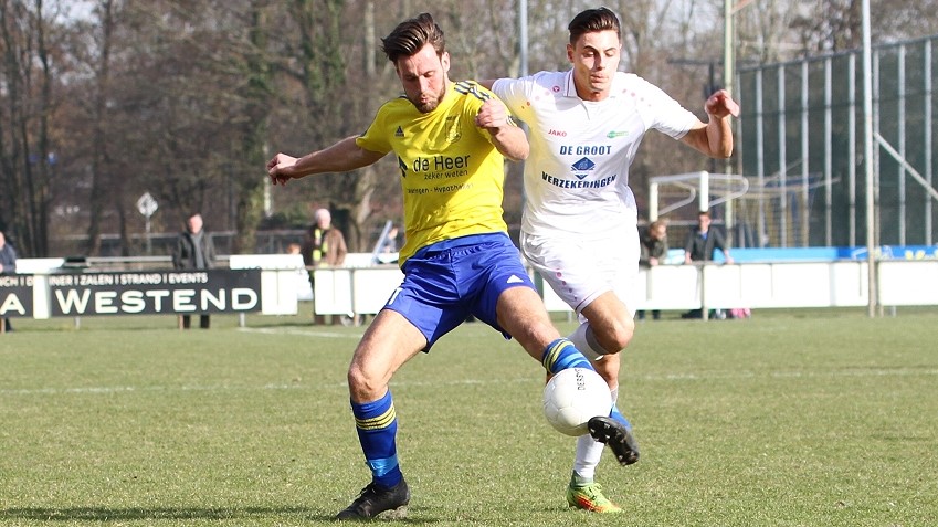 Velsen-Uitgeest-Voetbal-in-Haarlem
