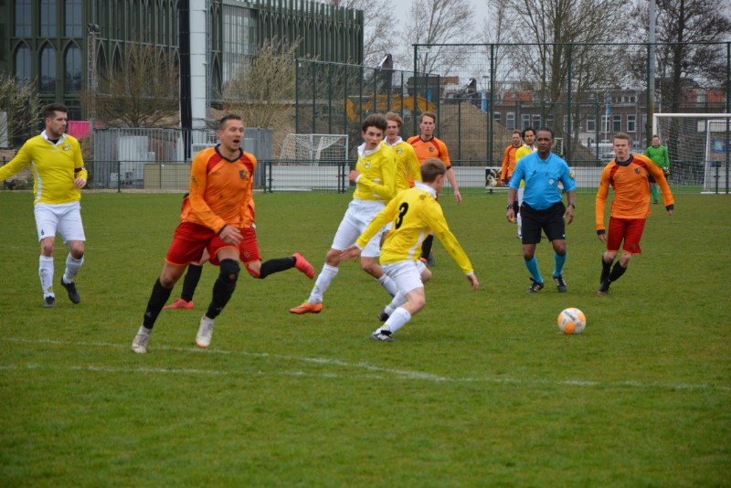 geel-wit-haarlem-kennemerland-voetbal-in-haarlem
