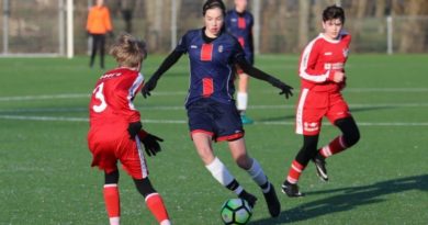 isa-colin-voetbal-in-haarlem-oranje