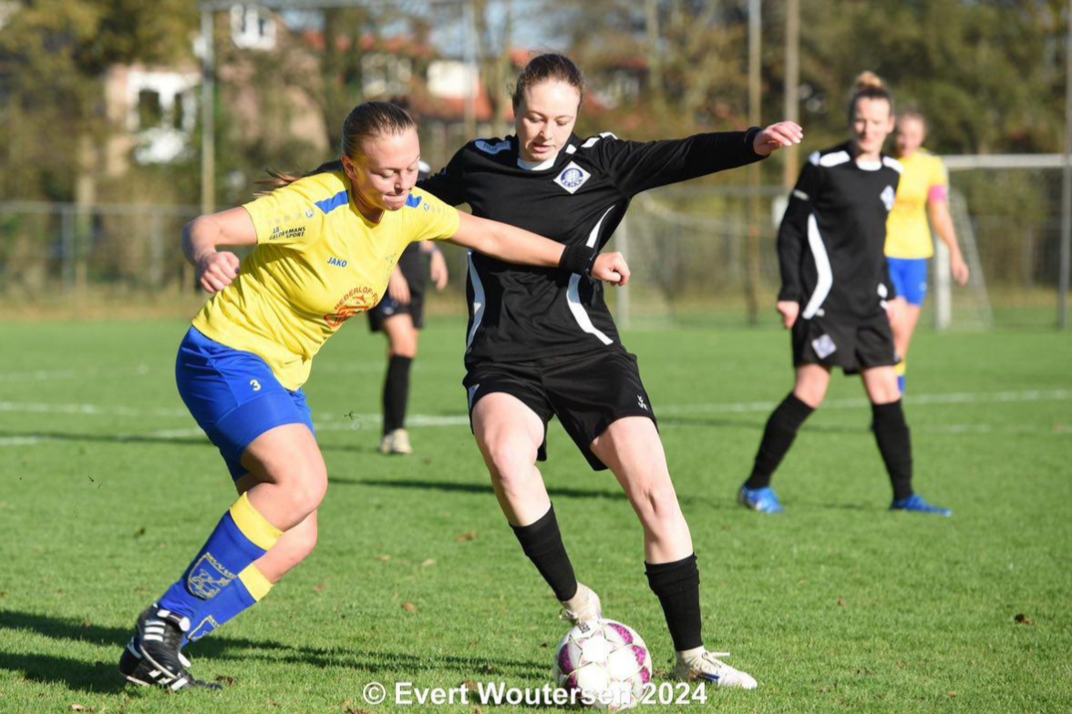 Velsen_vrouwen_Voetbal_in_Haarlem