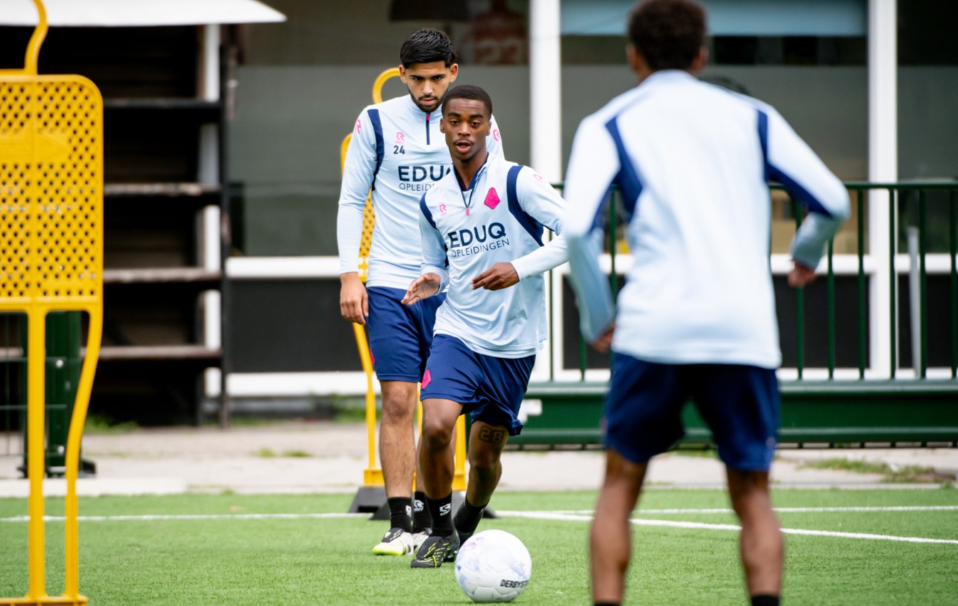 Rojendro_Oudsten_Telstar_Voetbal_in_Haarlem