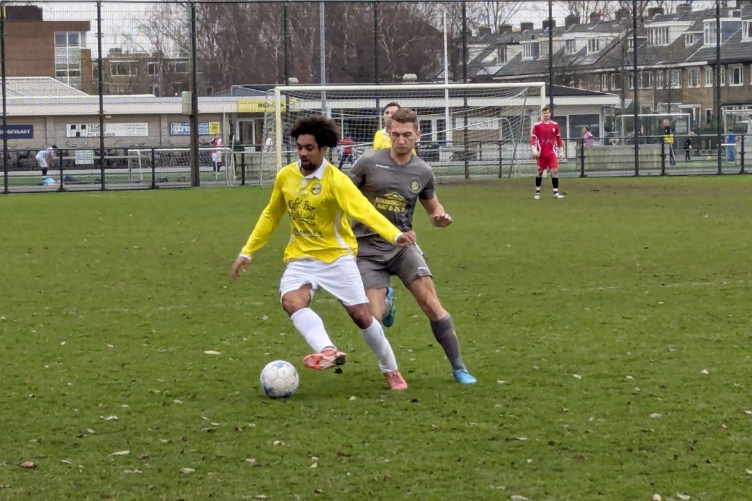 Geel_wit_SSV_Voetbal_in_Haarlem