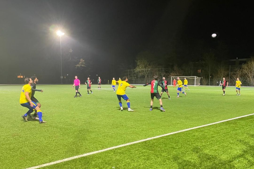 Velsen_Aalsmeer_Voetbal_in_Haarlem