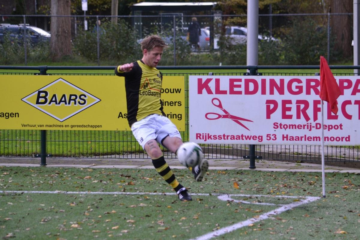 Schoten-Wijk-aan-Zee-Voetbal-in-Haarlem (13)