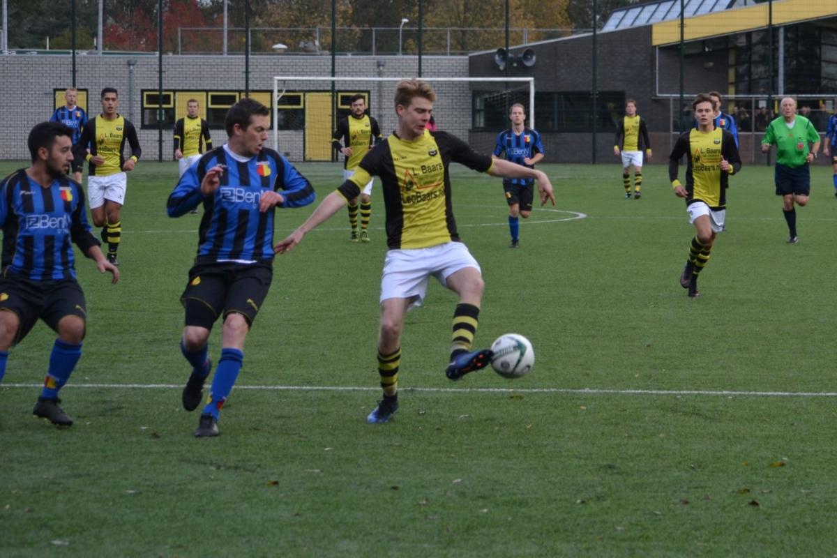 Schoten-Wijk-aan-Zee-Voetbal-in-Haarlem (9)