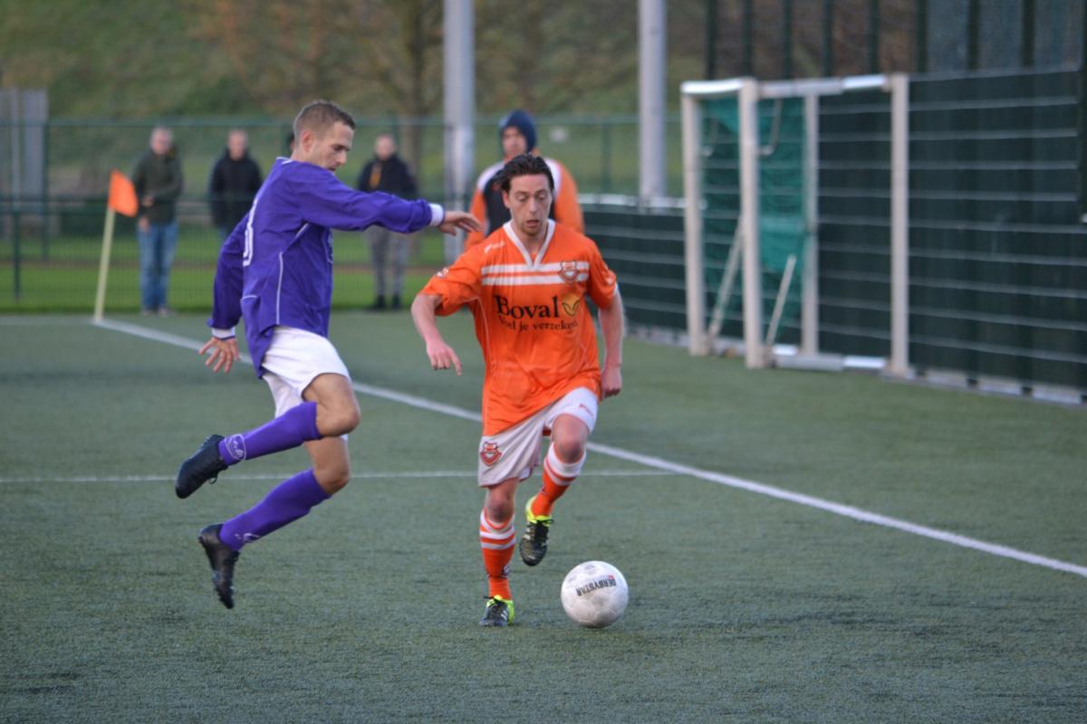 Spaarnwoude-Bloemendaal-Voetbal-in-Haarlem (15)