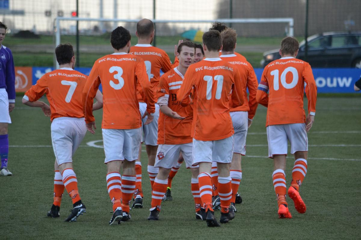 Spaarnwoude-Bloemendaal-Voetbal-in-Haarlem (57)